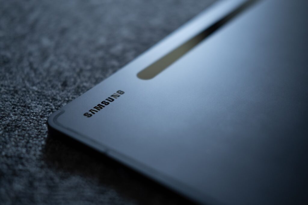 Современный ноутбук Samsung
